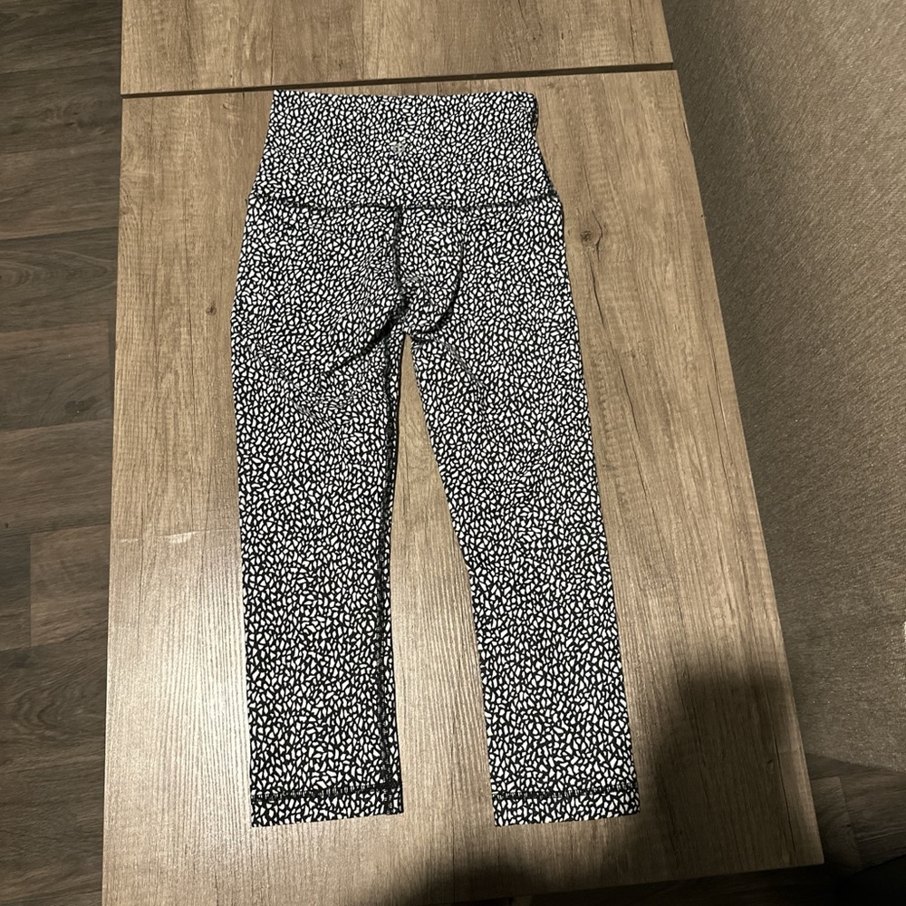 Lululemon Capri Black & White Printed Leggings